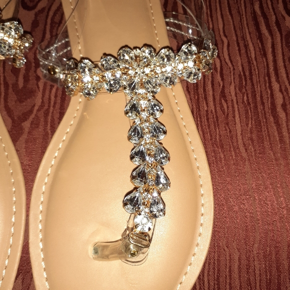 NEW IT'S SANDALS CLEAR WITH RHINESTONES AND THONG FITTING SIZE 9 - Picture 4 of 9